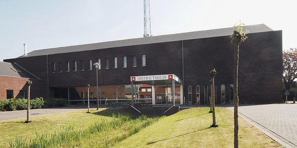 De gevel van het districtshuis van Berendrecht waar ook het Huis van het Kind is gevestigd.